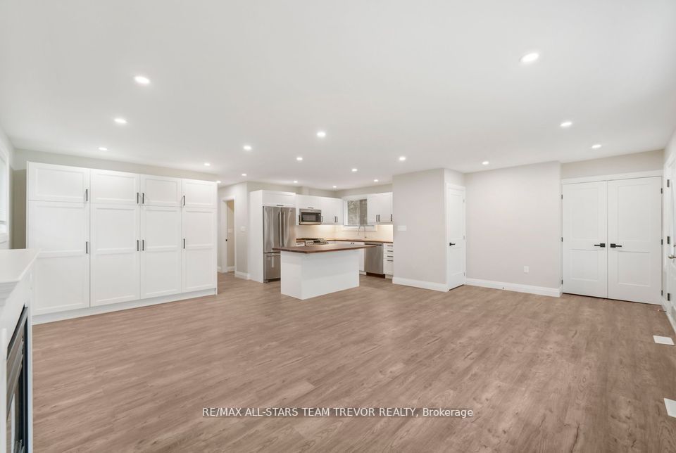 40 Pineview Crt, #Upper