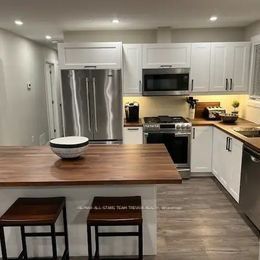 40 Pineview Crt, #Upper