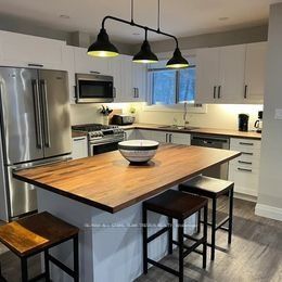 40 Pineview Crt, #Upper