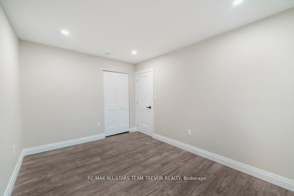 40 Pineview Crt, #Upper