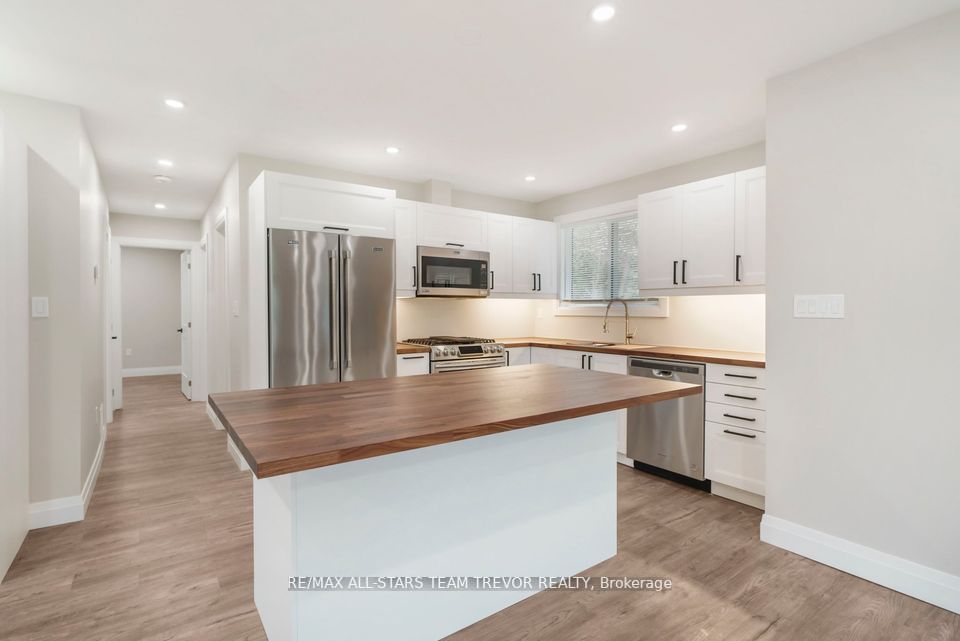 40 Pineview Crt, #Upper