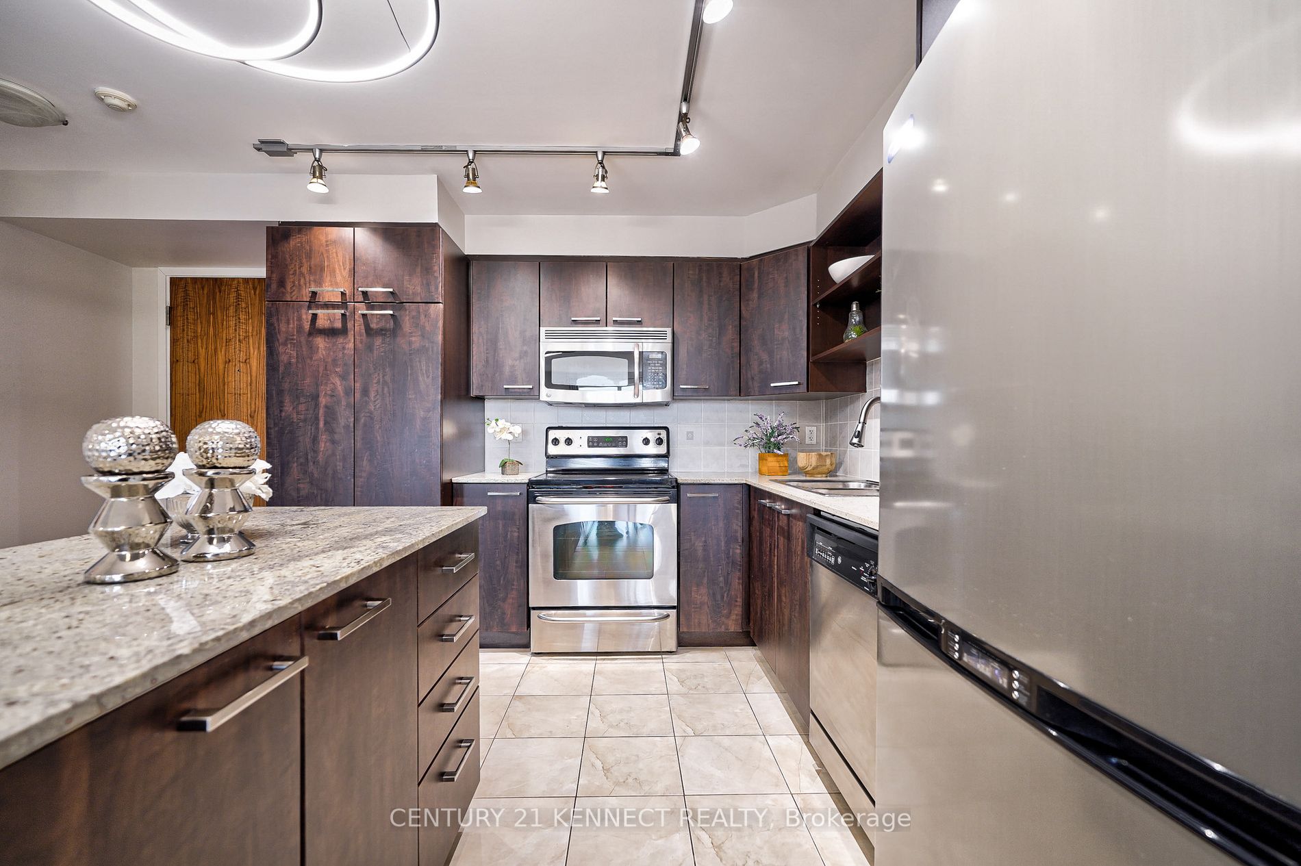 37 Galleria Pkwy, #910