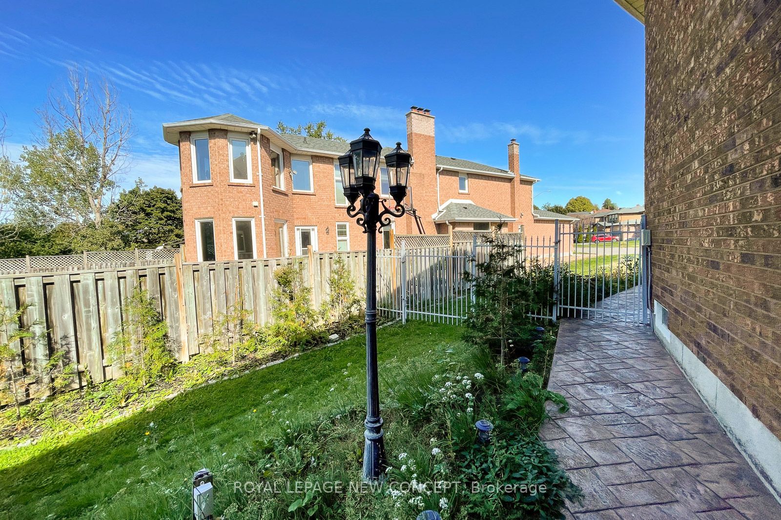40 Marchwood Cres