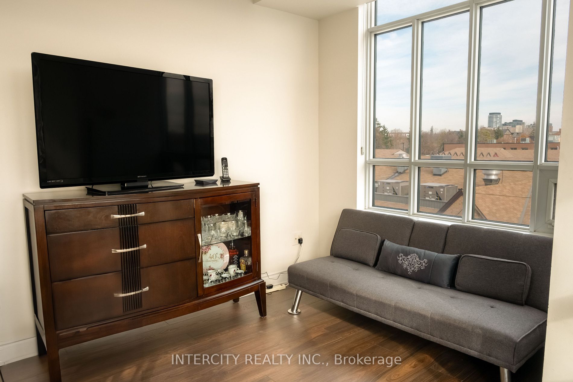2396 Major Mackenzie Dr, #306