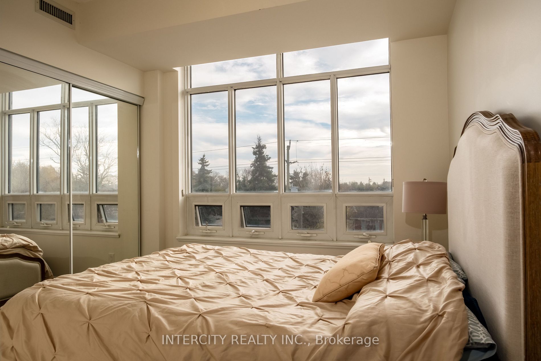 2396 Major Mackenzie Dr, #306