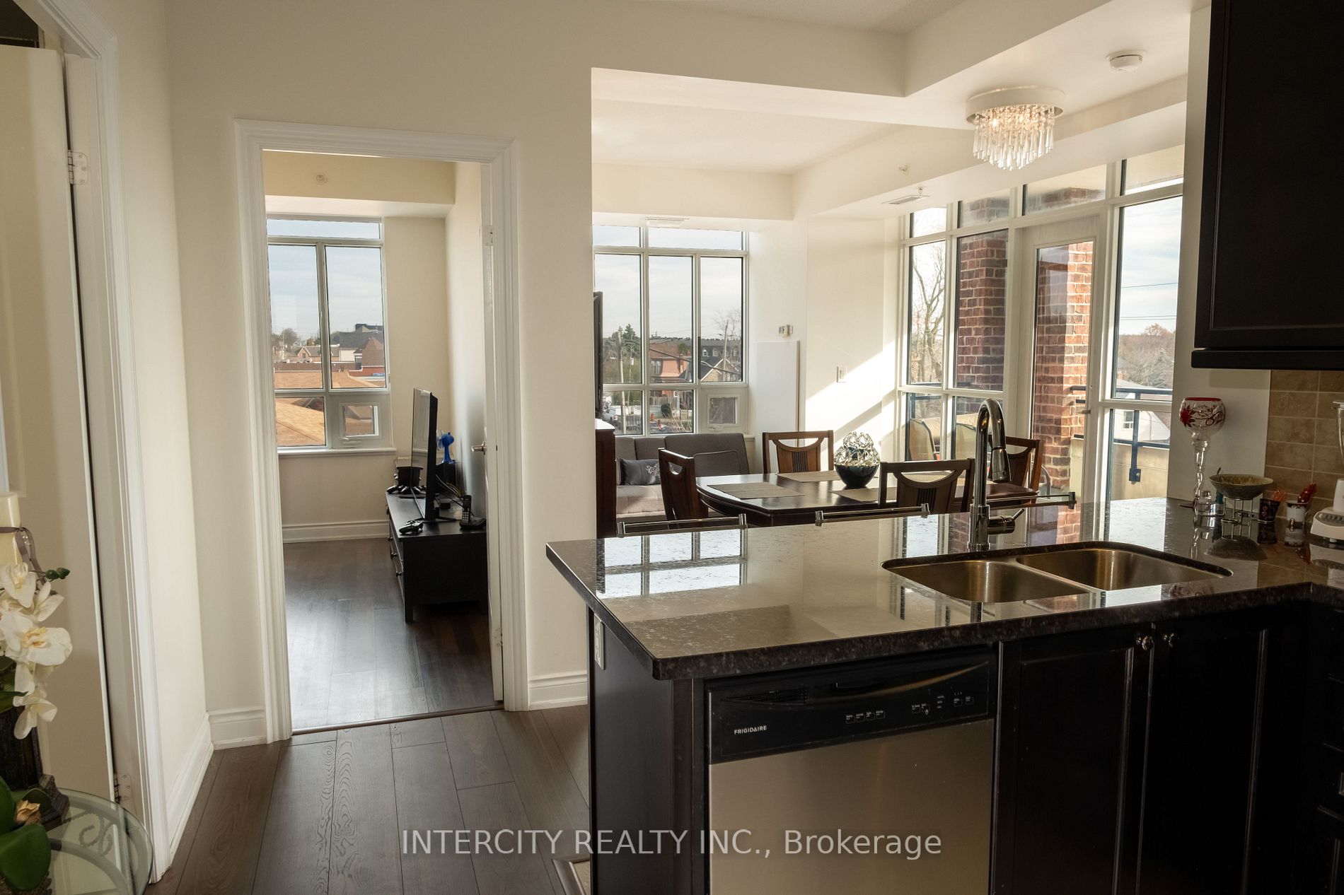 2396 Major Mackenzie Dr, #306