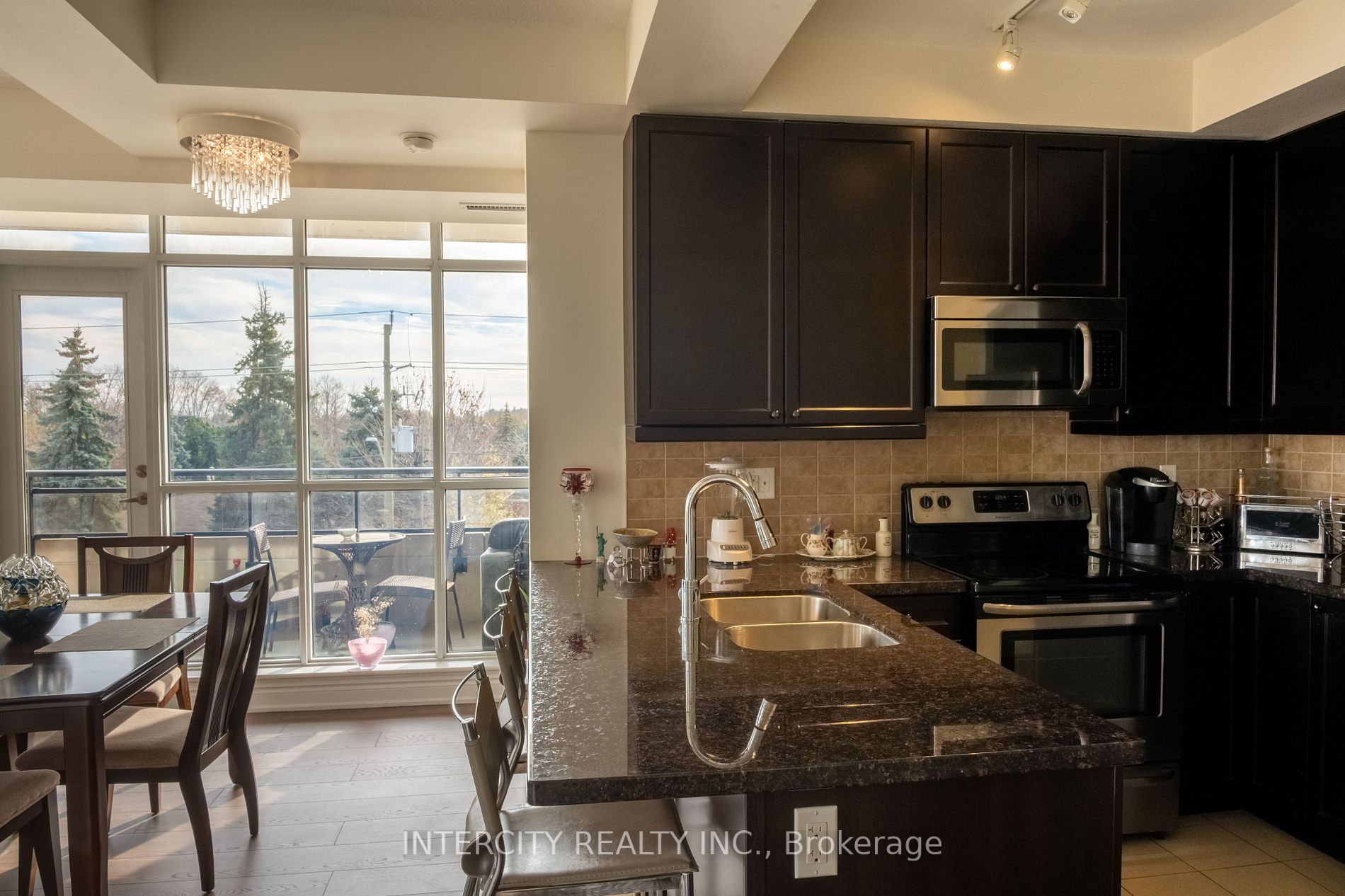2396 Major Mackenzie Dr, #306