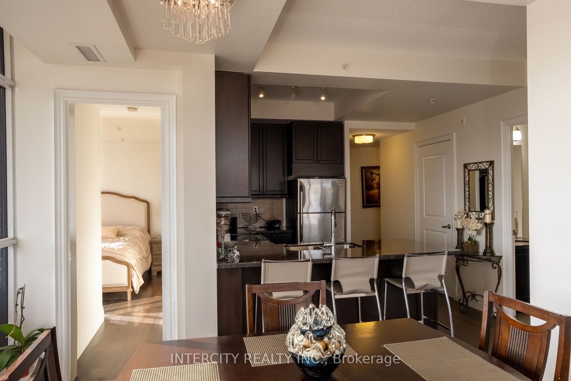 2396 Major Mackenzie Dr, #306
