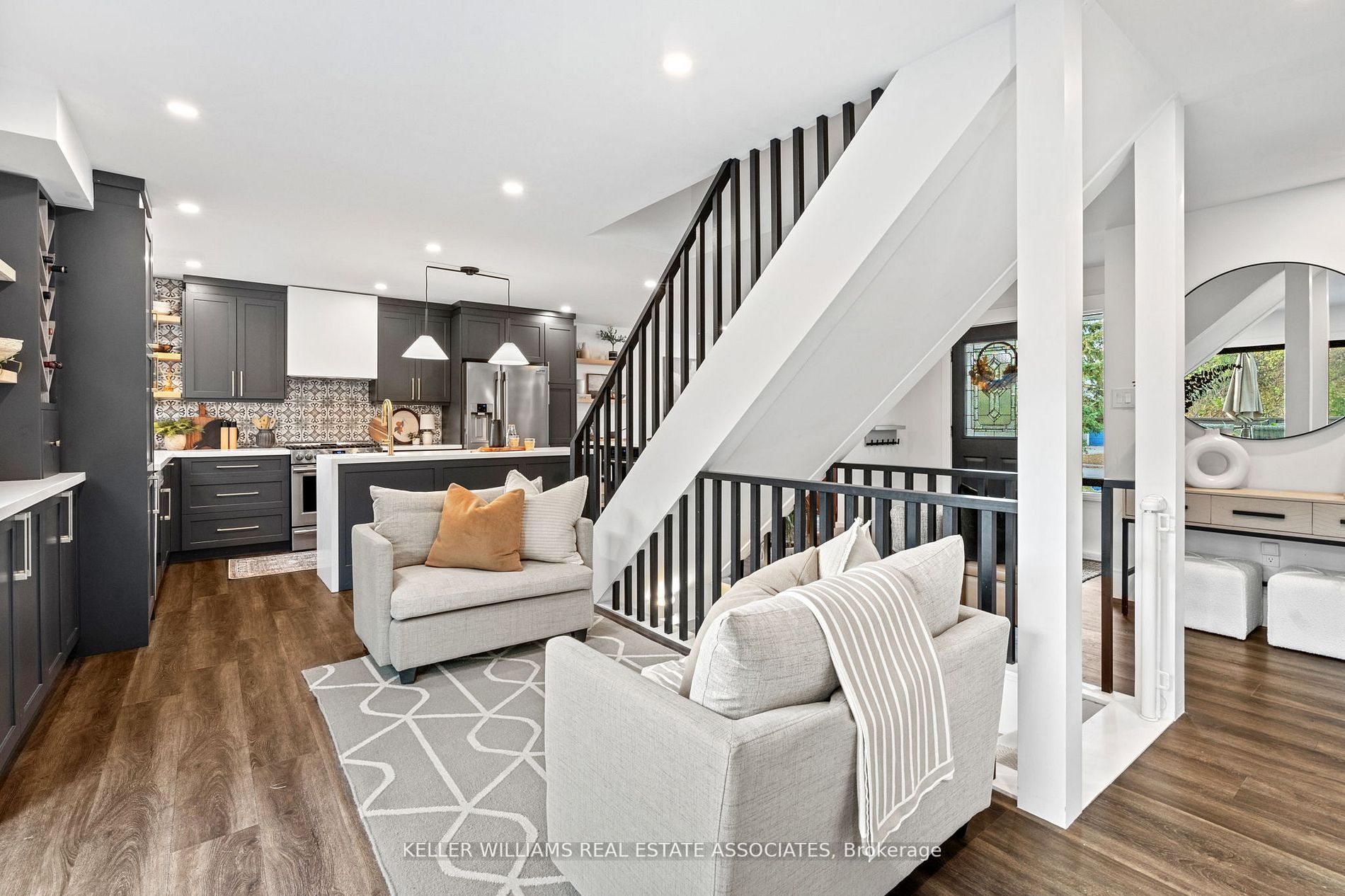 1017 Vance Cres