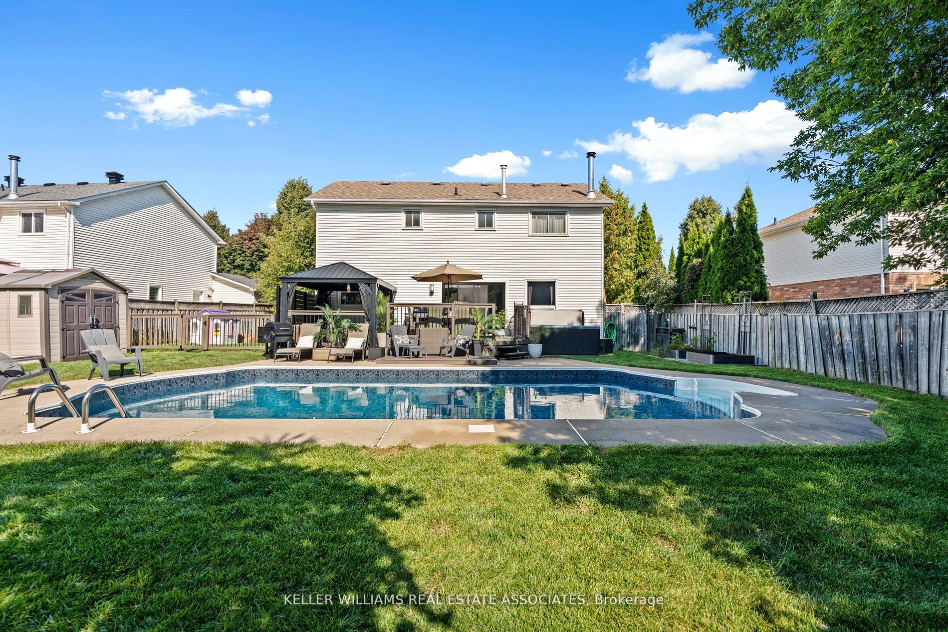 1017 Vance Cres