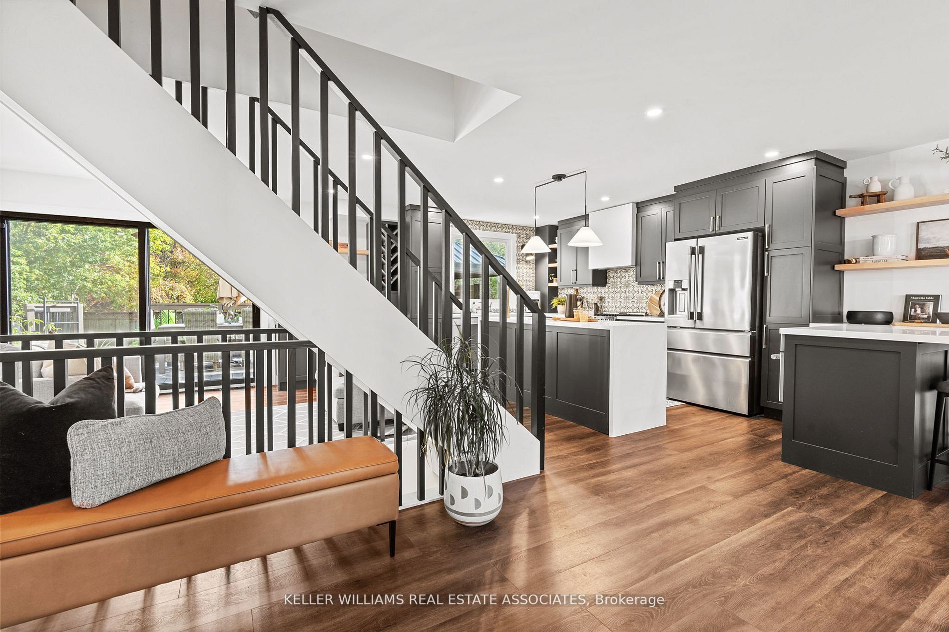 1017 Vance Cres