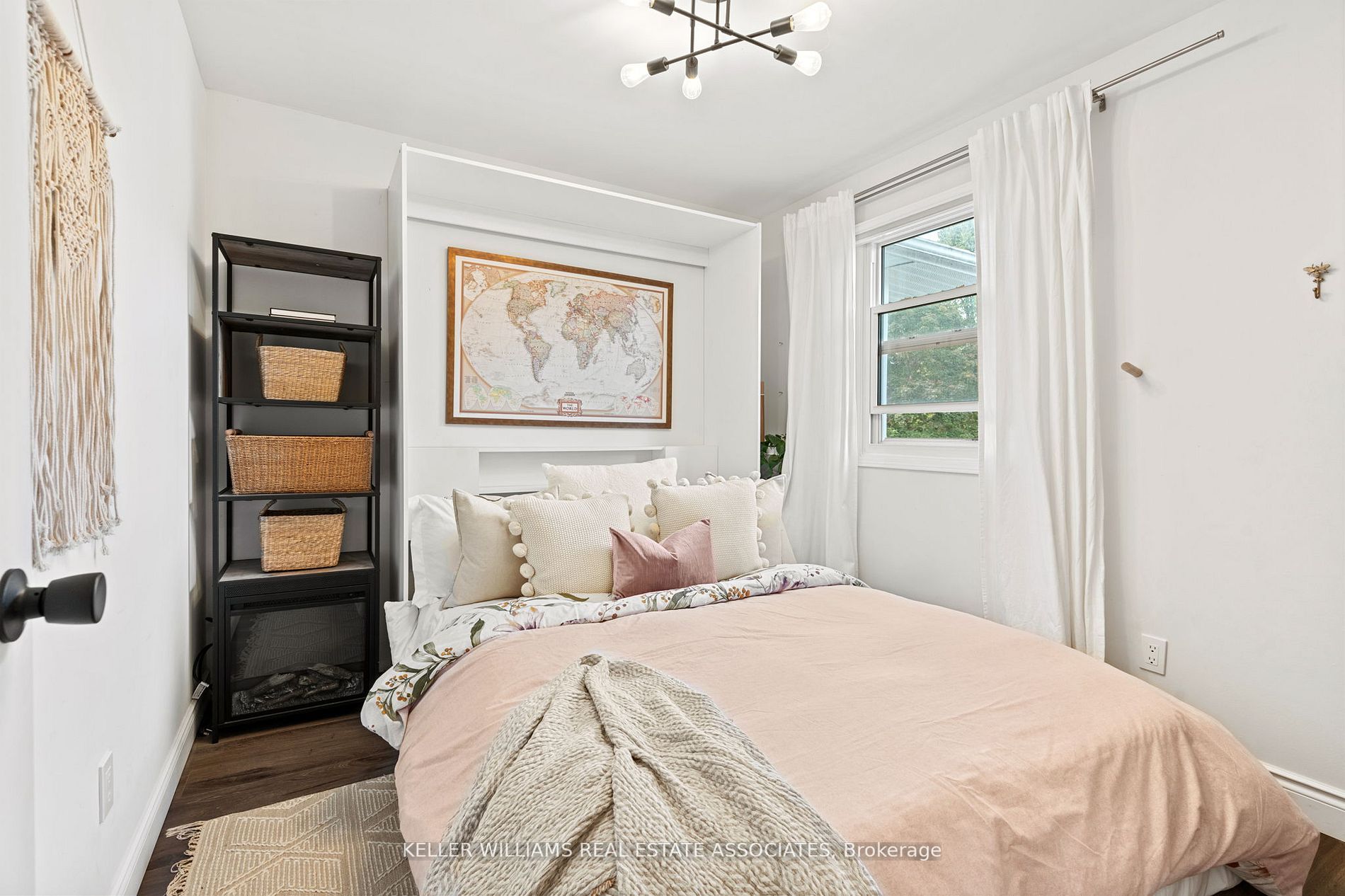 1017 Vance Cres