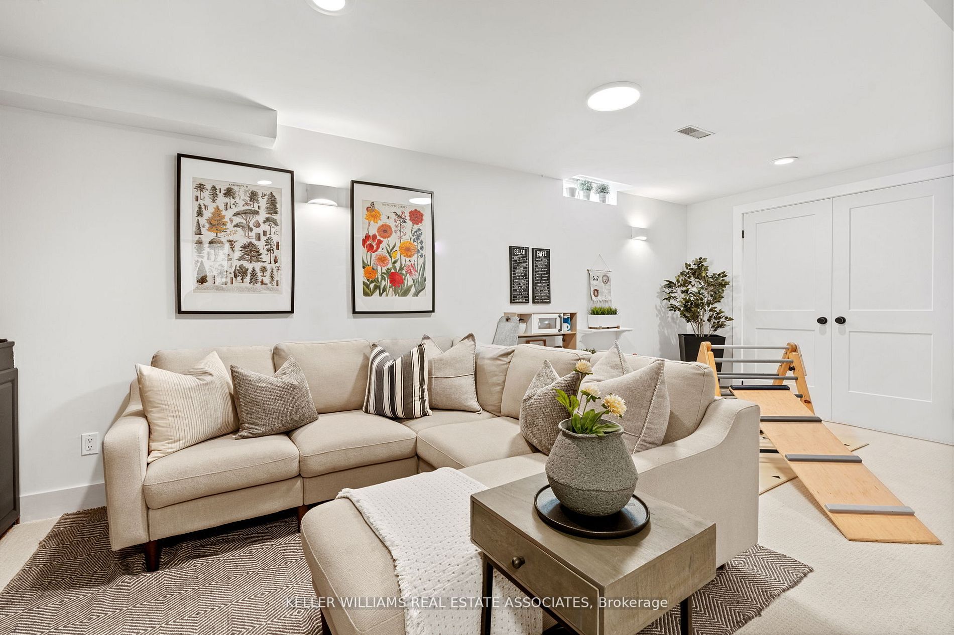 1017 Vance Cres