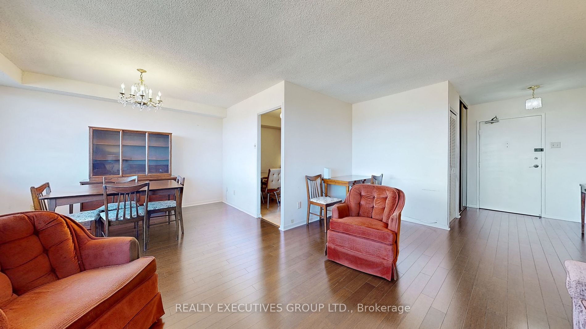 8111 Yonge St, #1805
