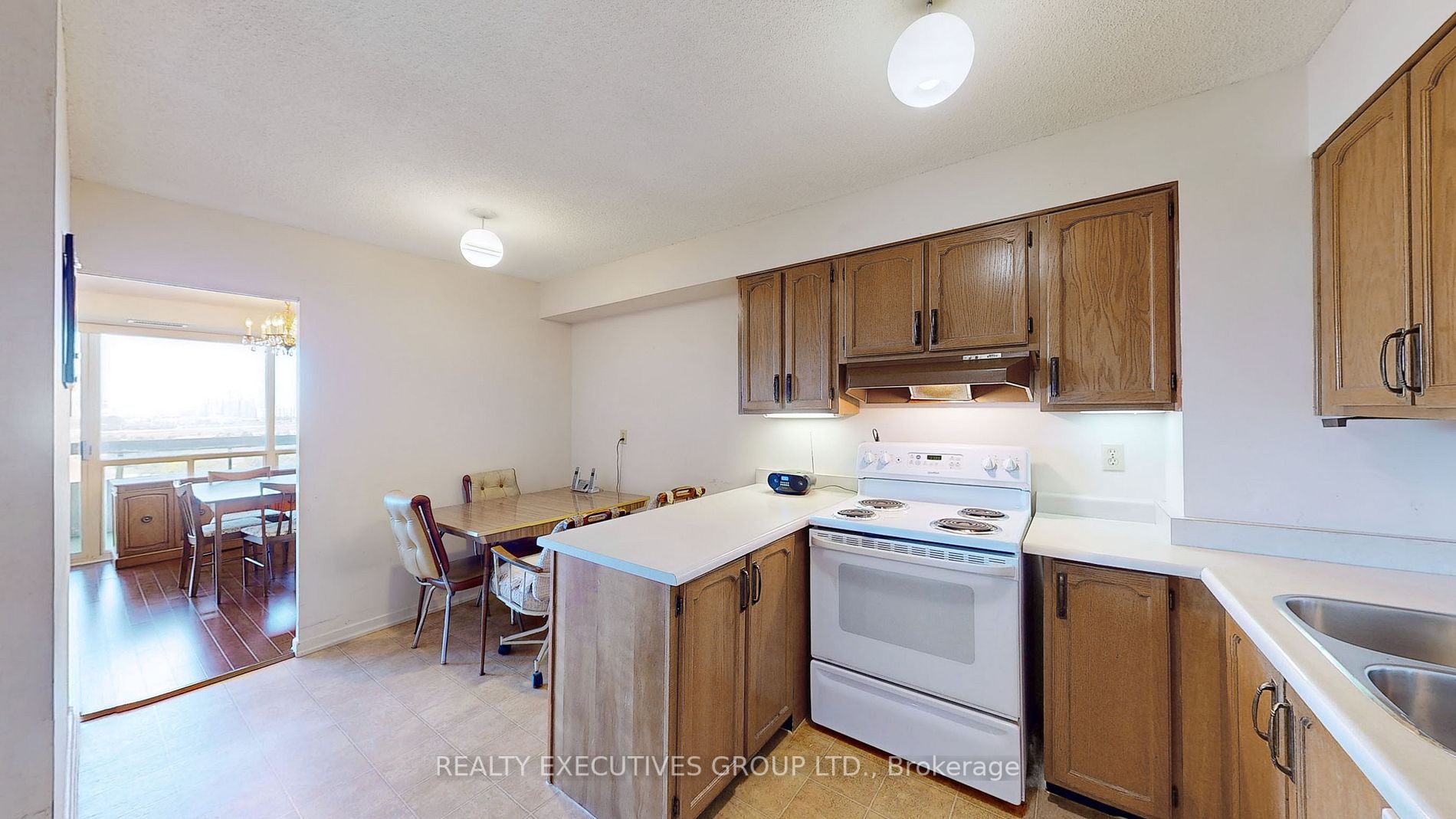 8111 Yonge St, #1805