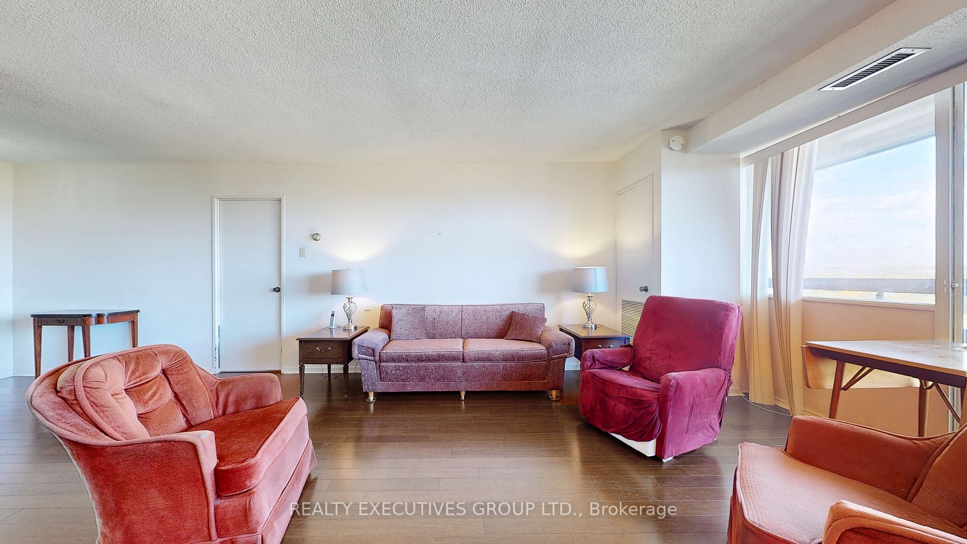 8111 Yonge St, #1805
