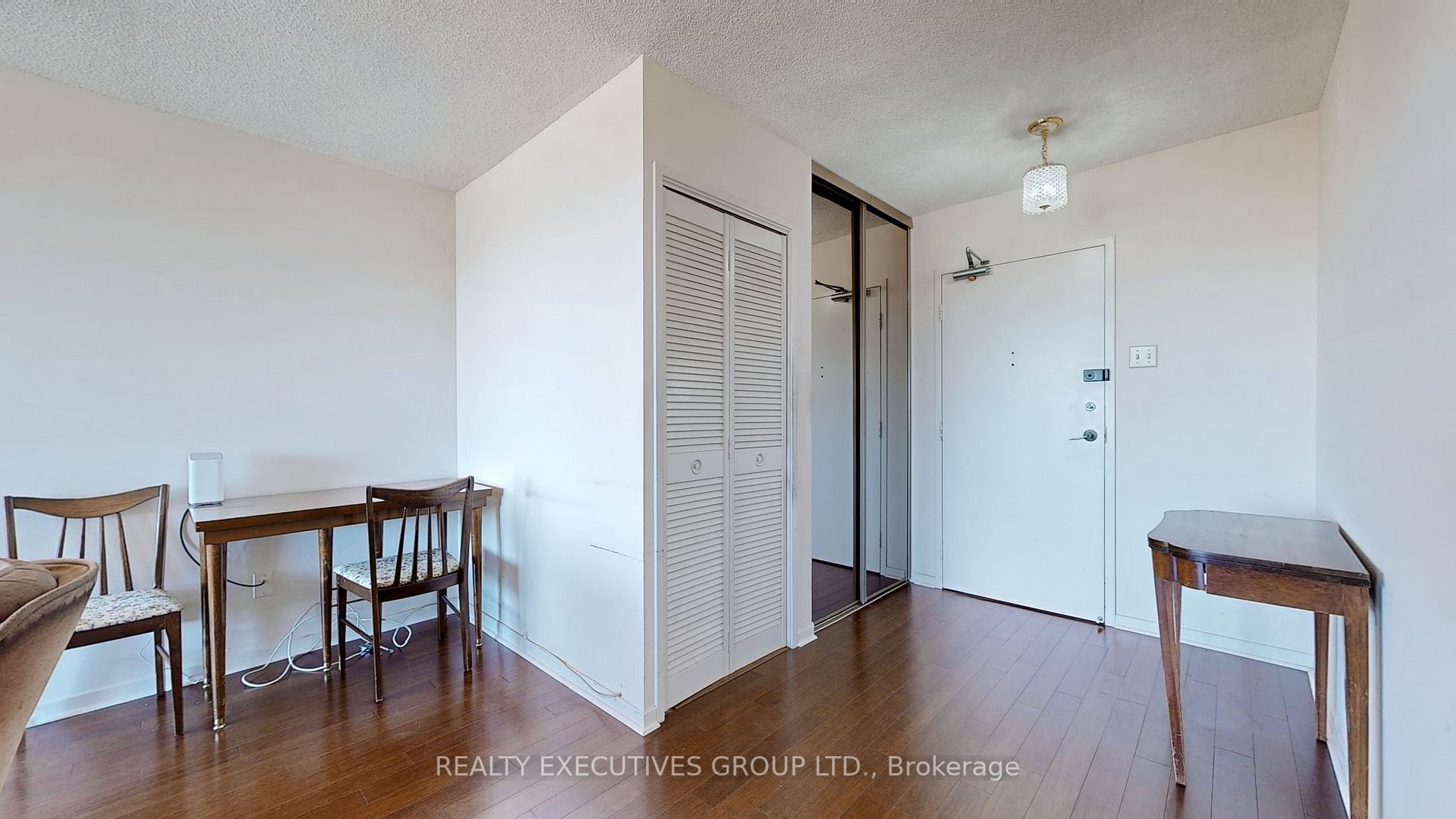 8111 Yonge St, #1805