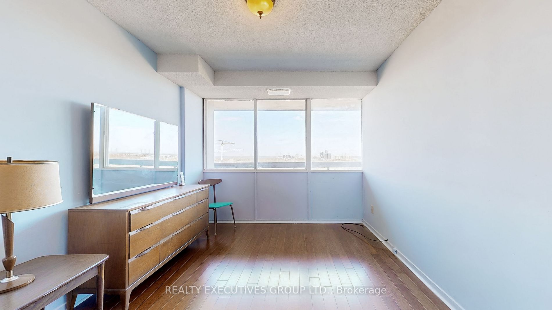 8111 Yonge St, #1805