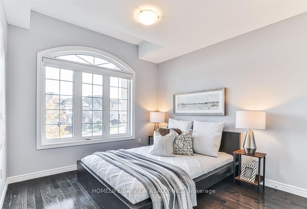 50 Mansard Dr