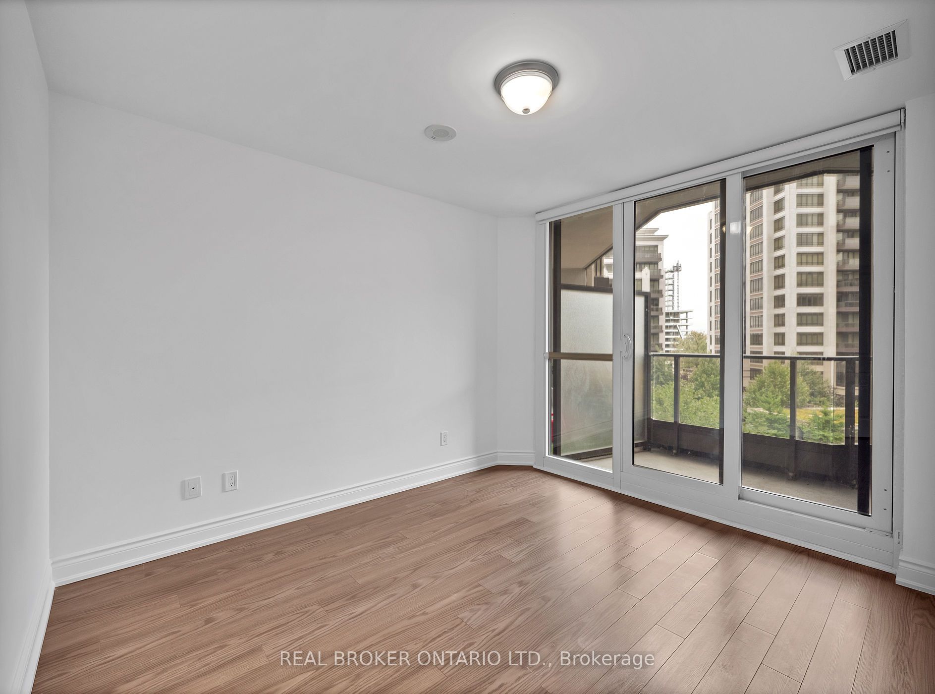 89 South Town Centre Blvd, #601