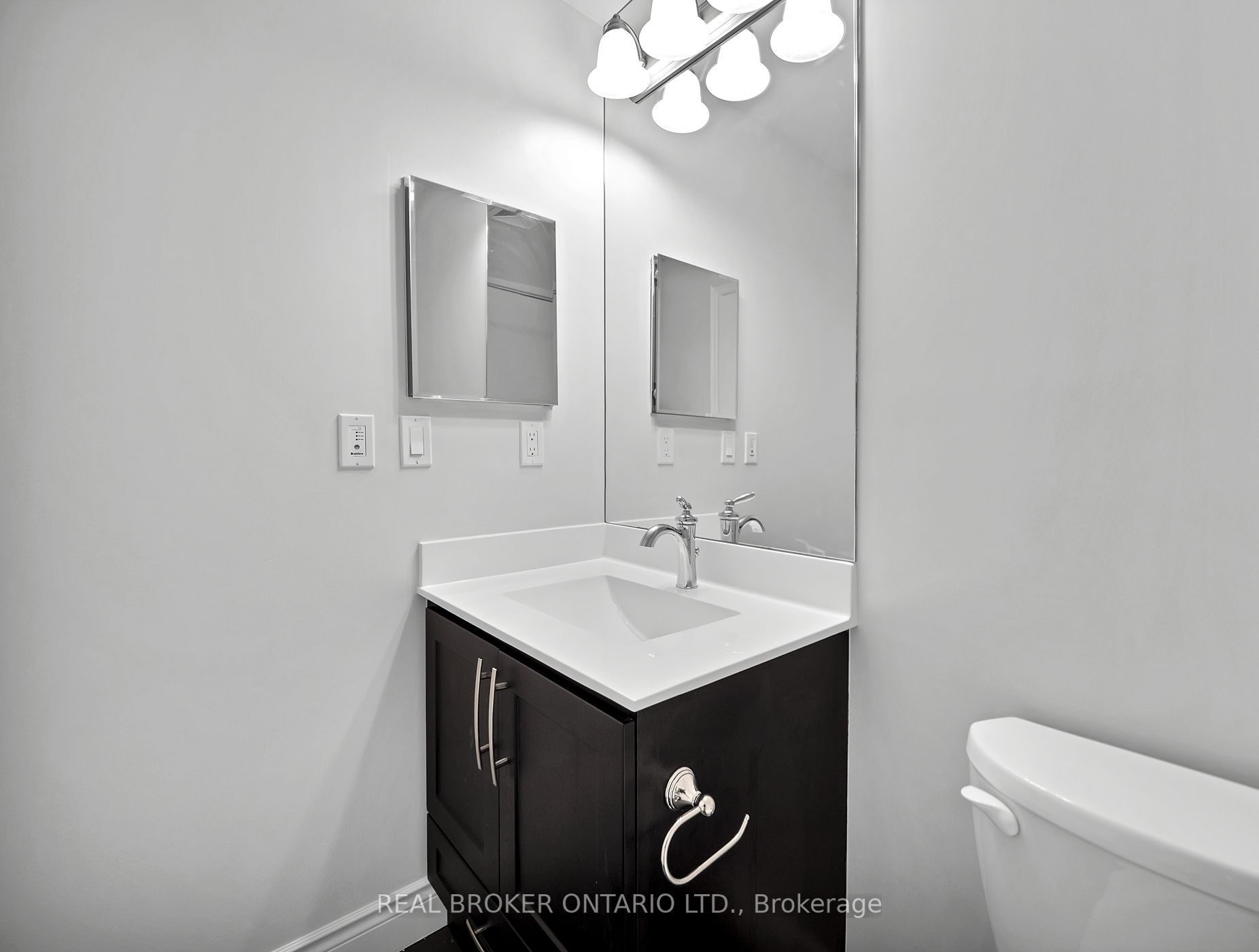 89 South Town Centre Blvd, #601