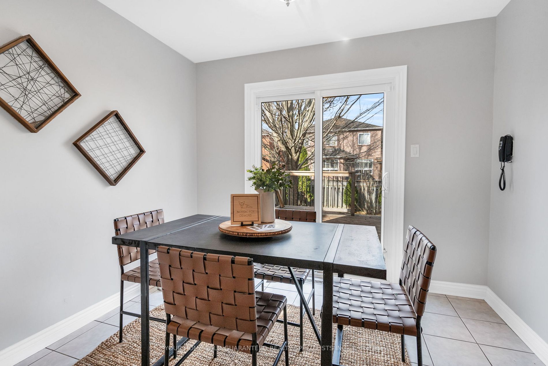377 Pickering Cres