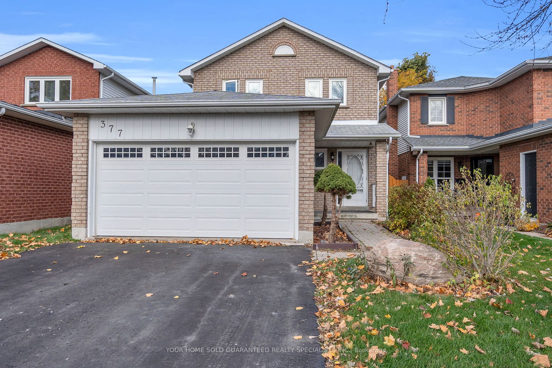 377 Pickering Cres