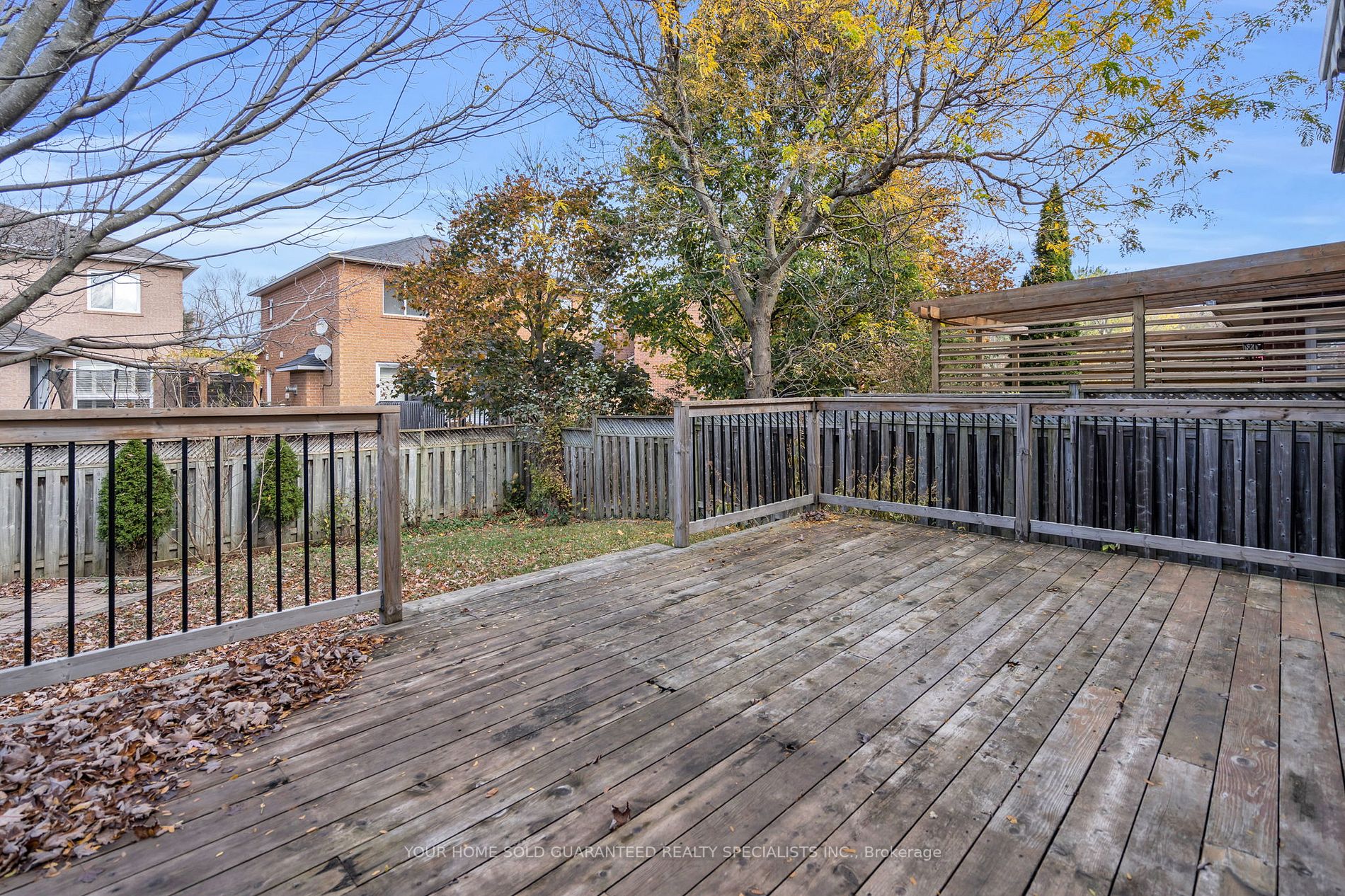 377 Pickering Cres