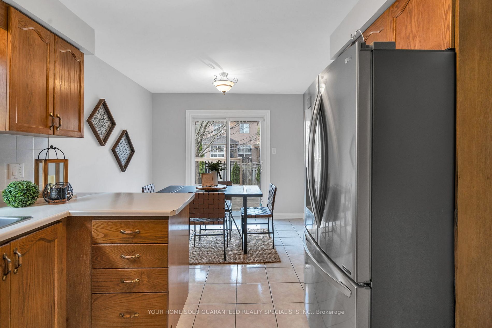 377 Pickering Cres