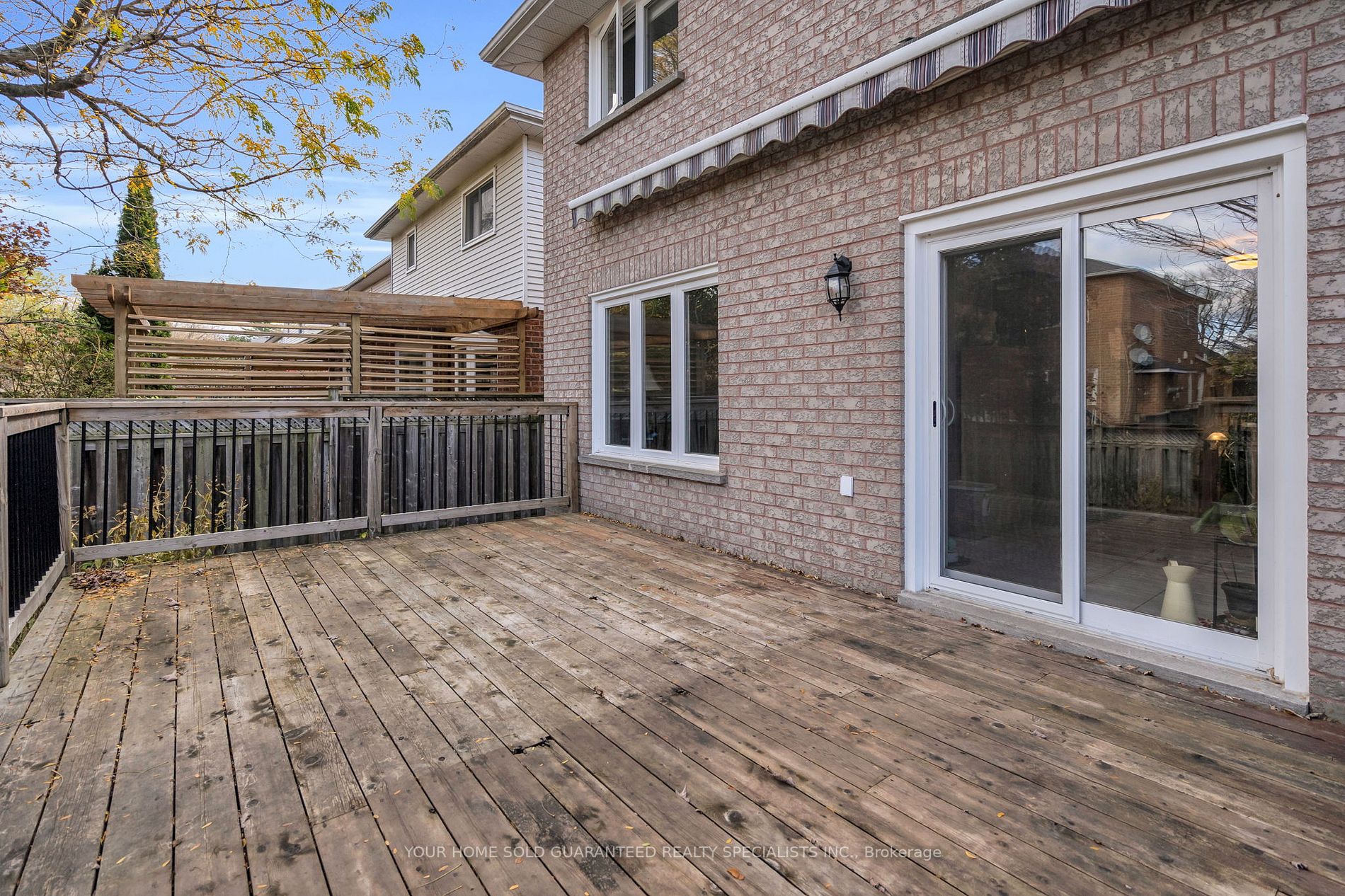 377 Pickering Cres