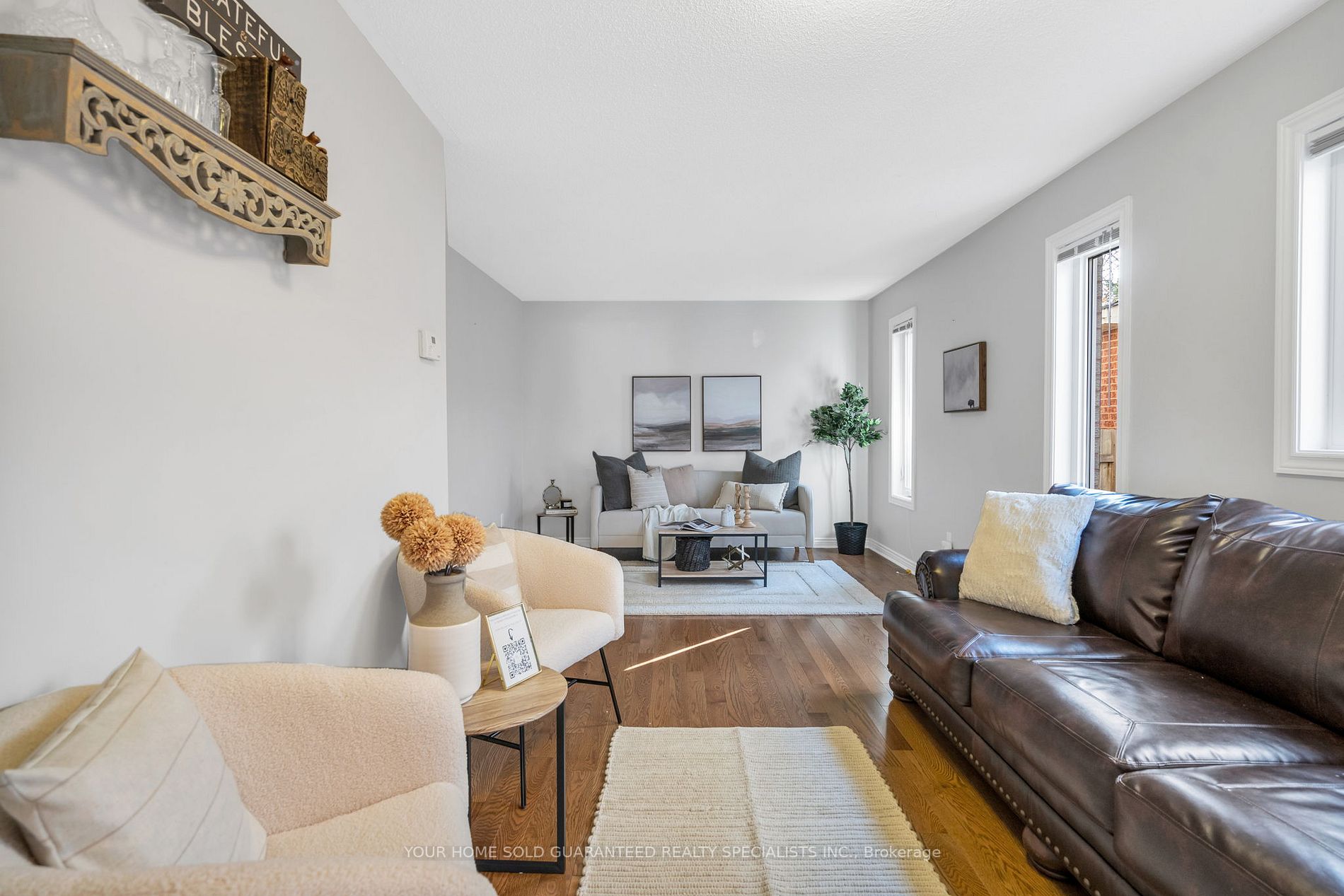 377 Pickering Cres