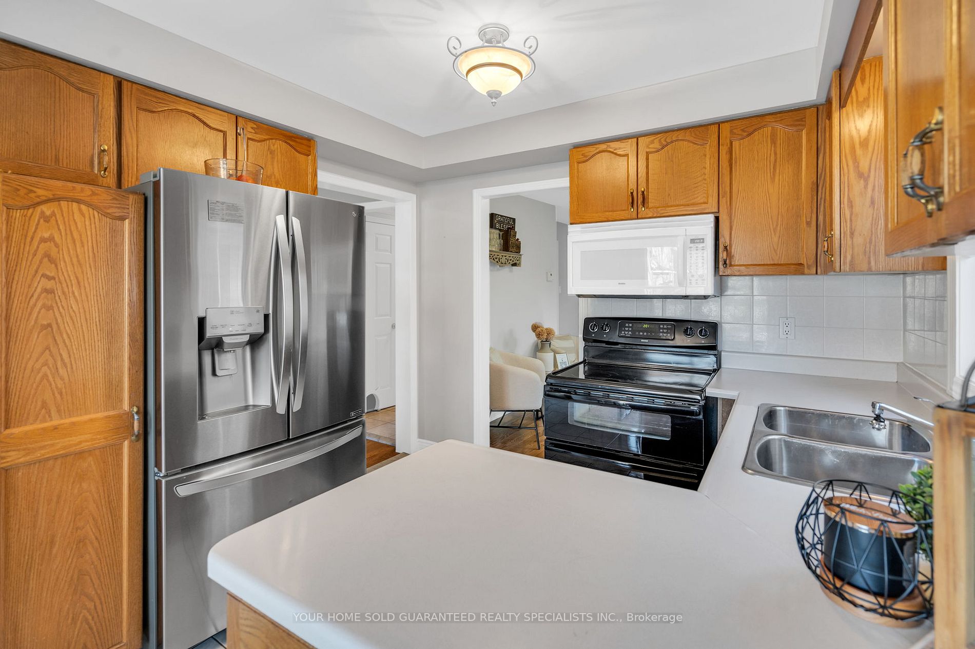 377 Pickering Cres
