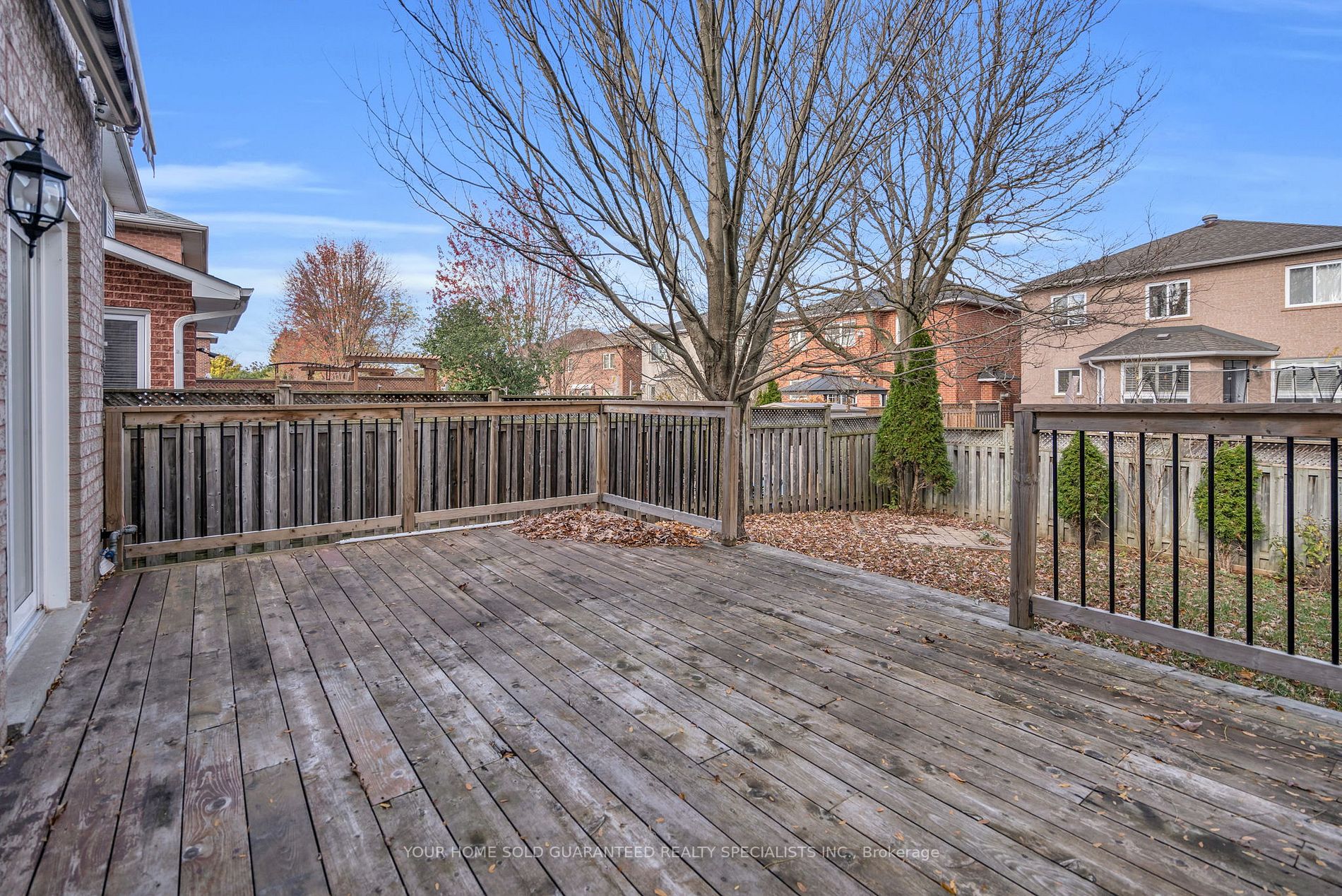 377 Pickering Cres