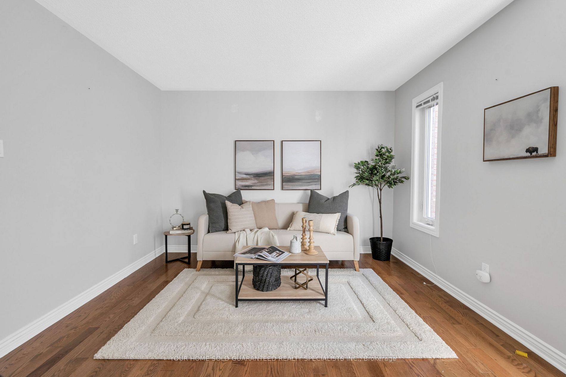 377 Pickering Cres