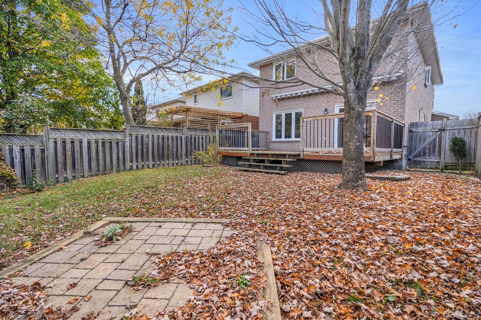 377 Pickering Cres