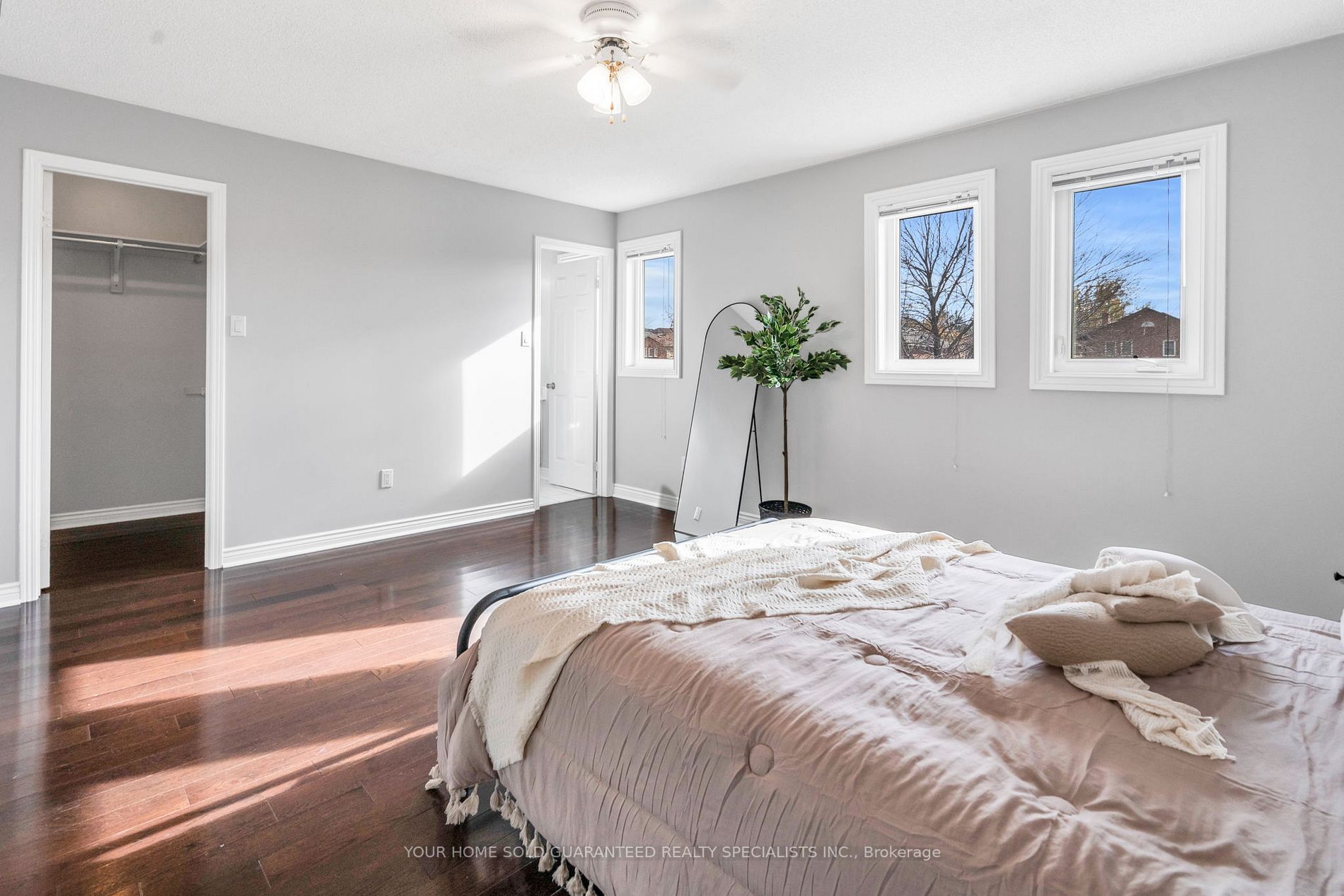 377 Pickering Cres