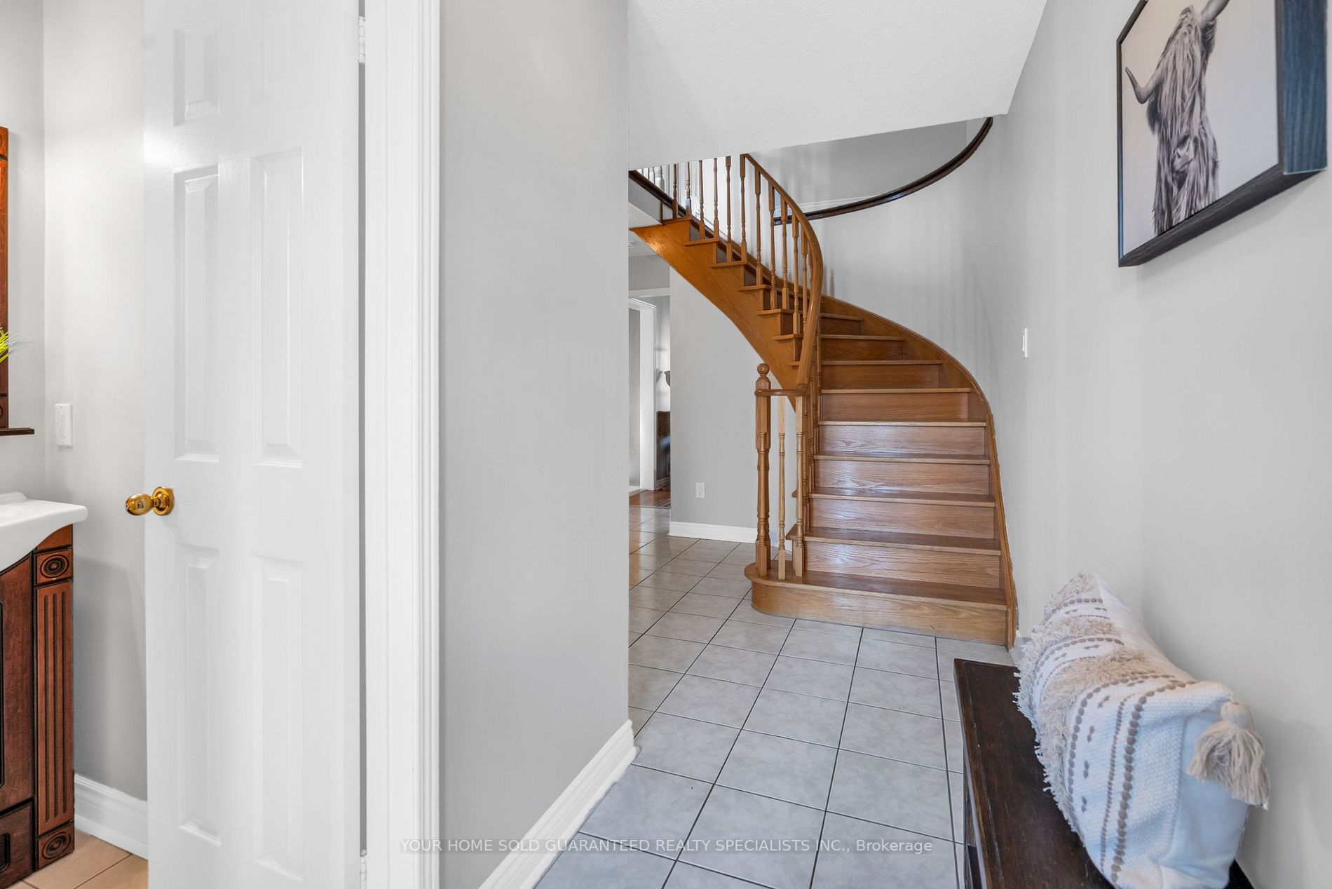 377 Pickering Cres
