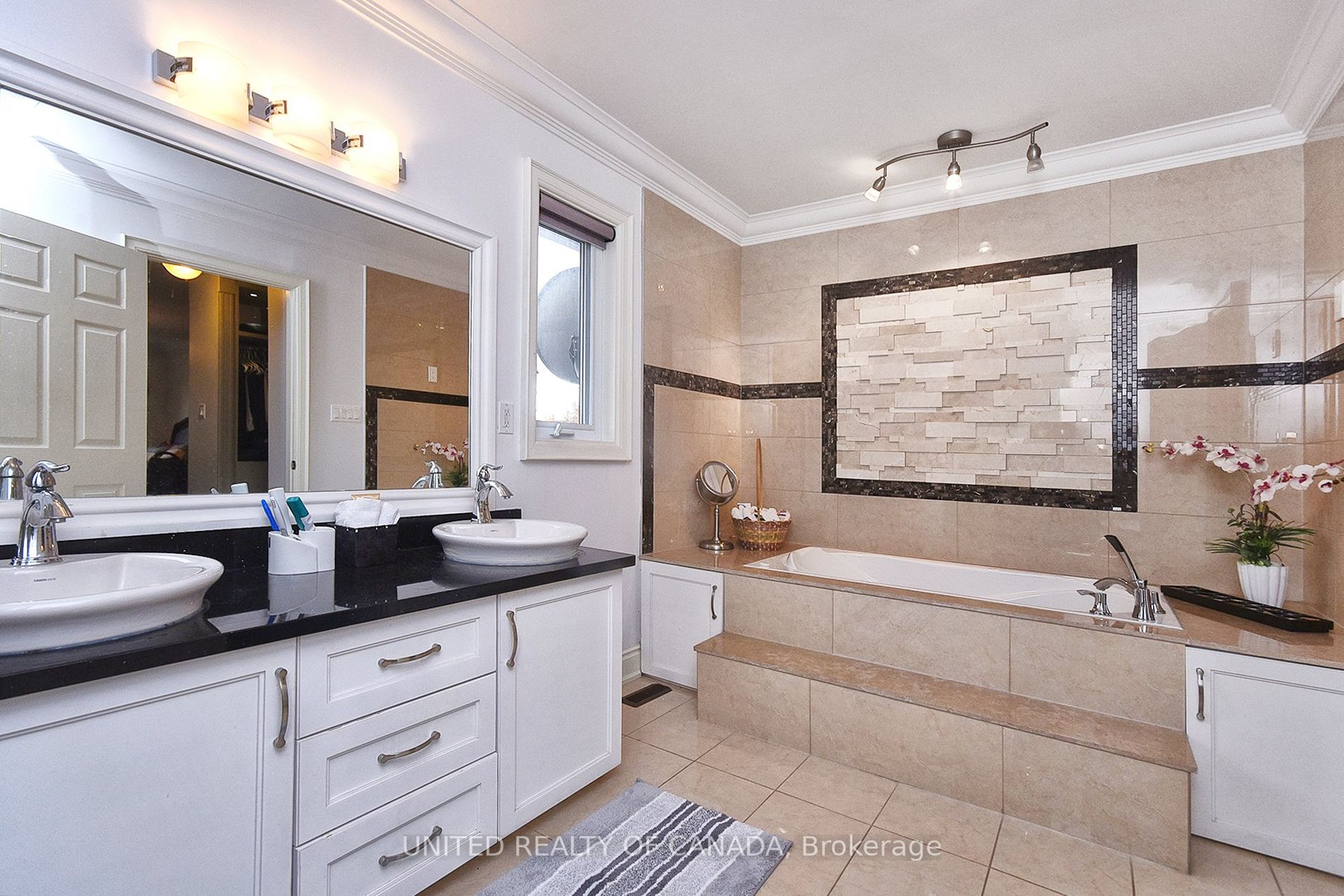 68 Blackmore Ave