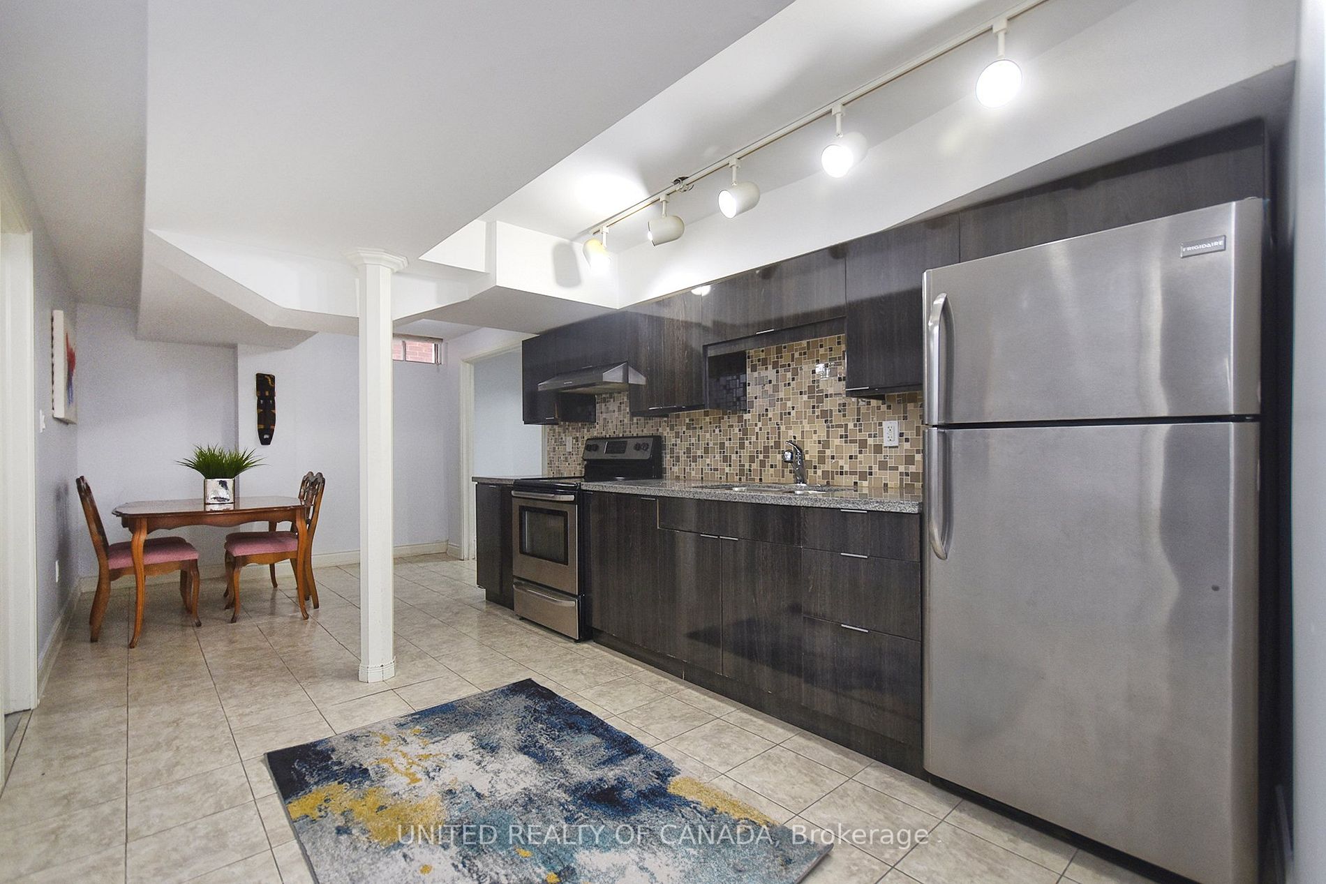68 Blackmore Ave