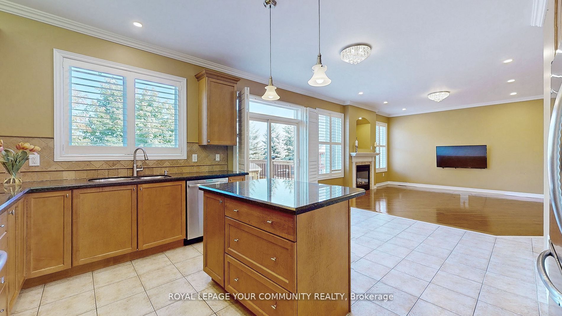 8 Candlewood Crt