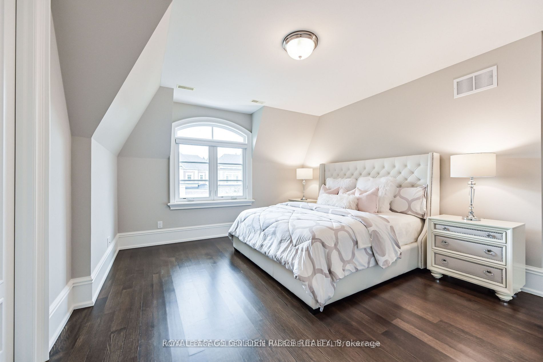 148 Hillsview Dr