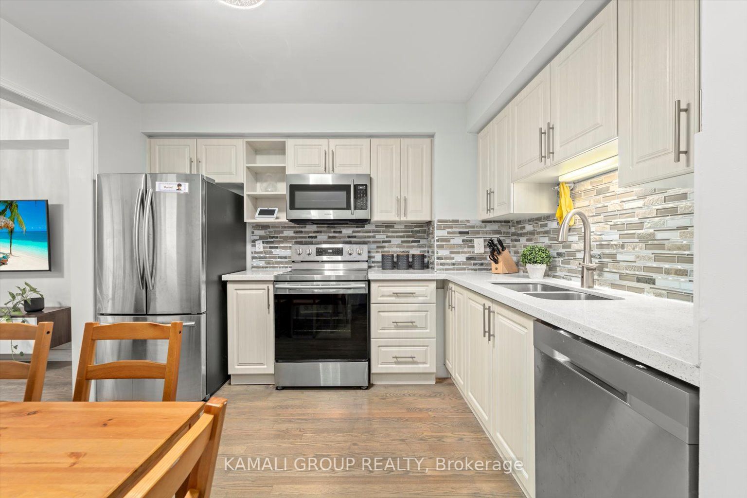 682 Gibney Cres, #17