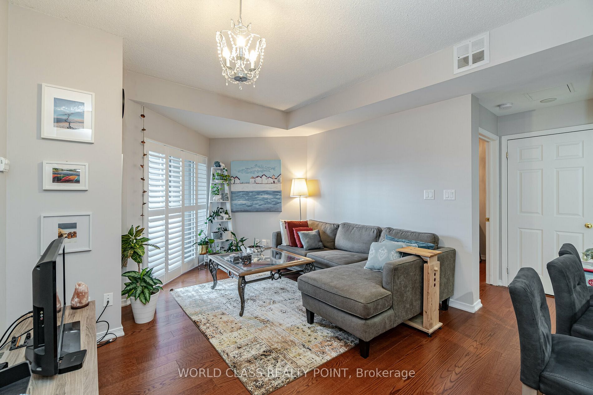 8 Maison Parc Crt, #204