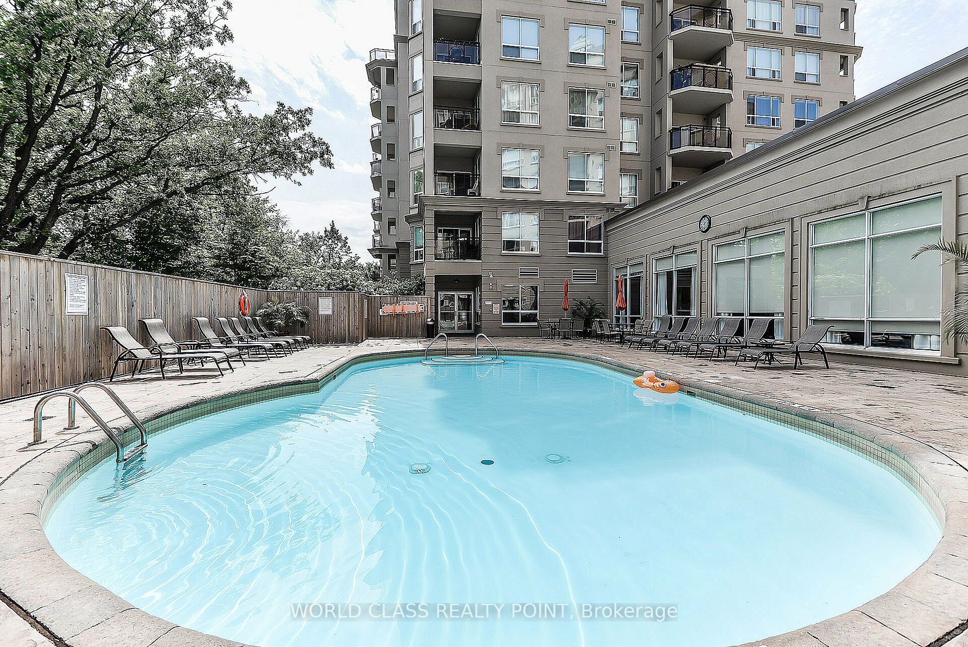 8 Maison Parc Crt, #204