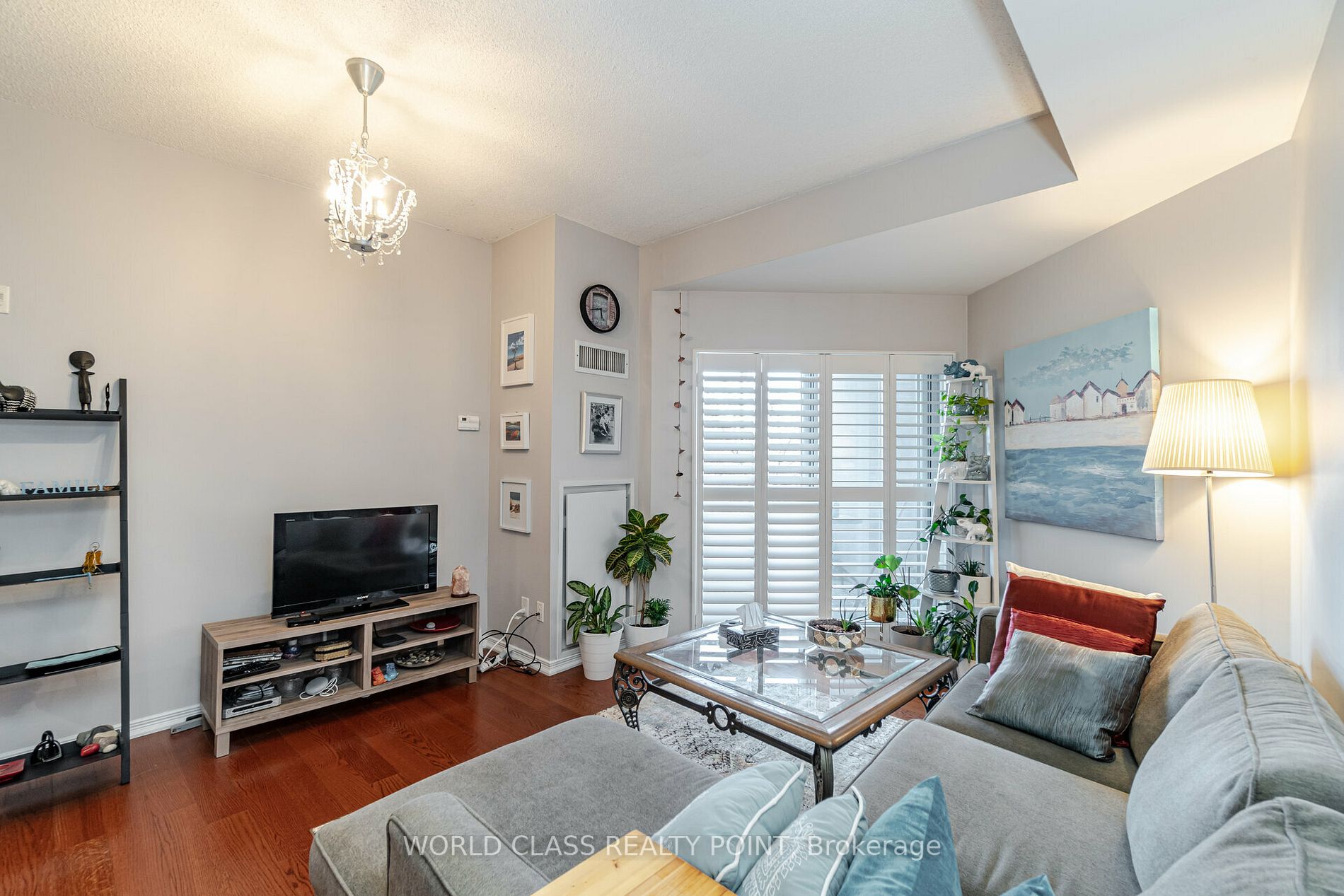 8 Maison Parc Crt, #204