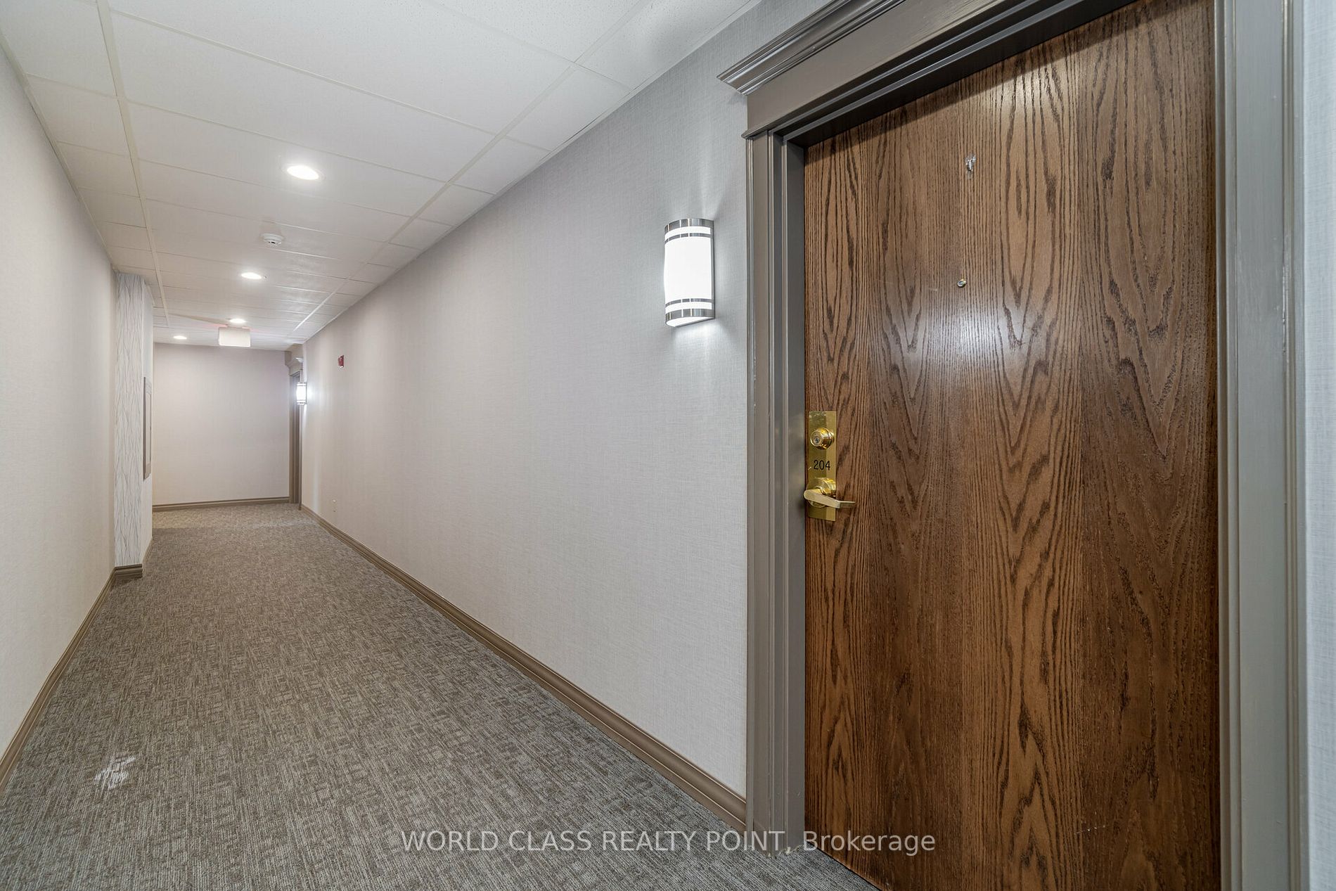 8 Maison Parc Crt, #204