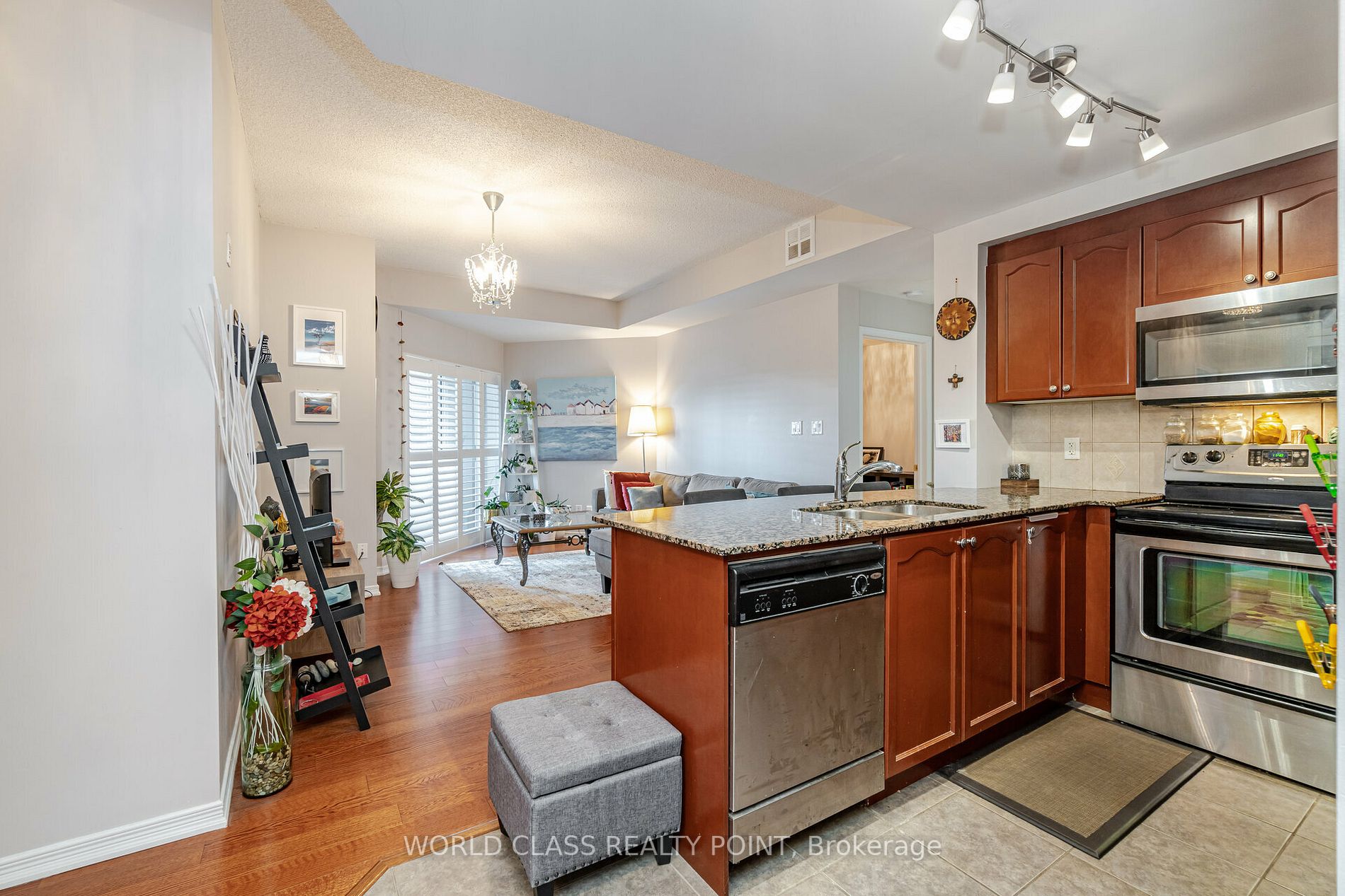 8 Maison Parc Crt, #204