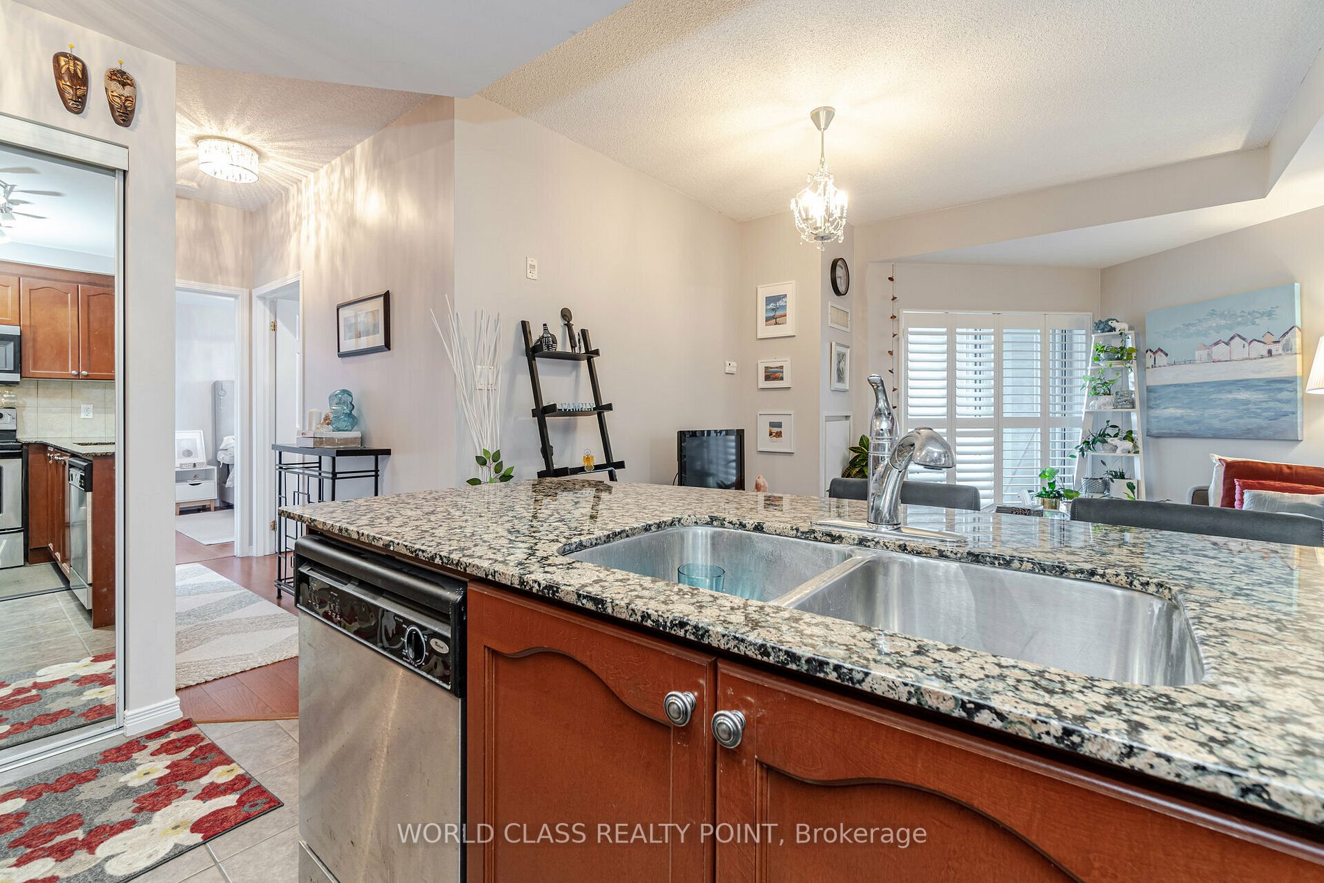 8 Maison Parc Crt, #204