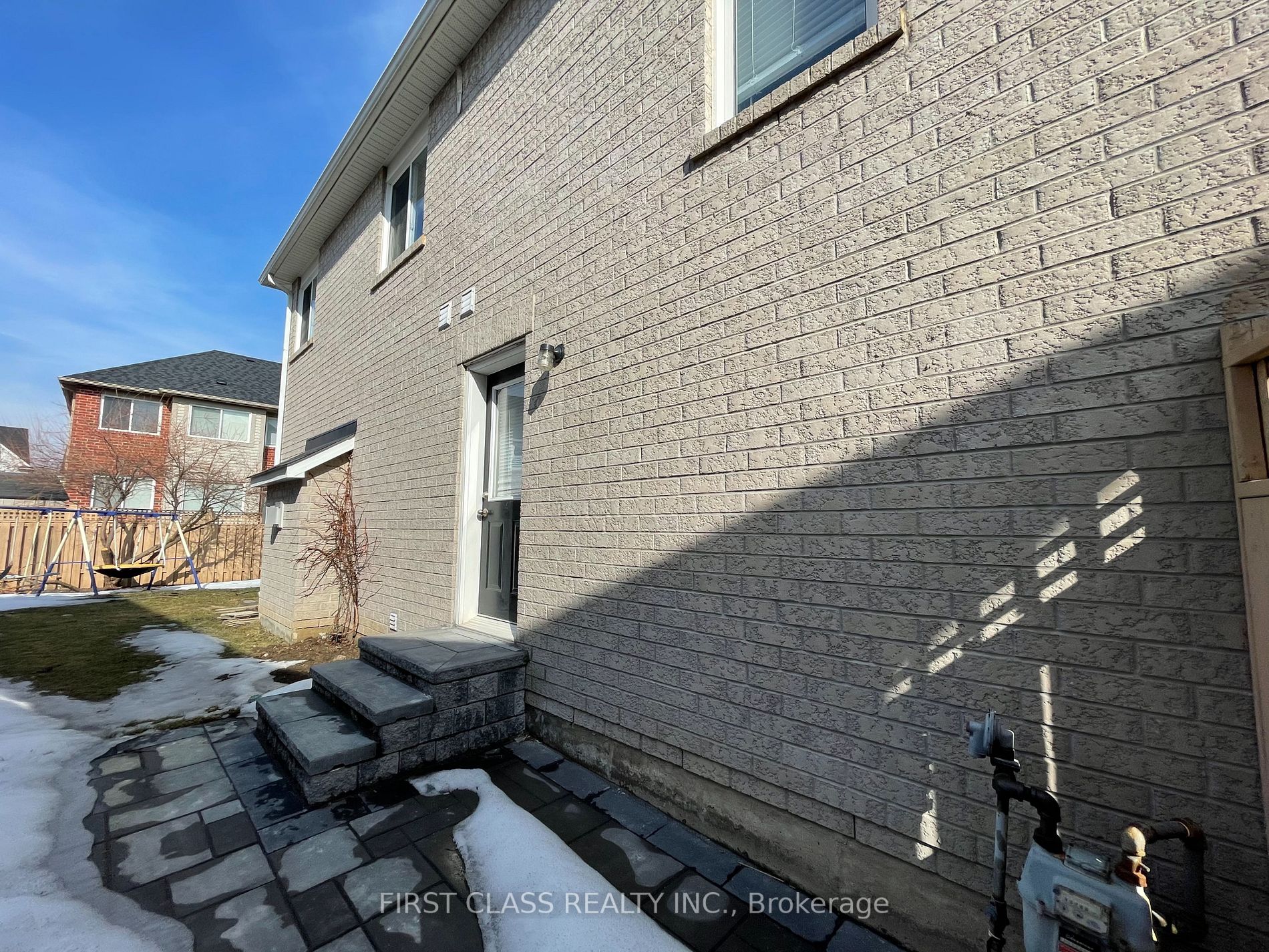 8 Storybook Cres