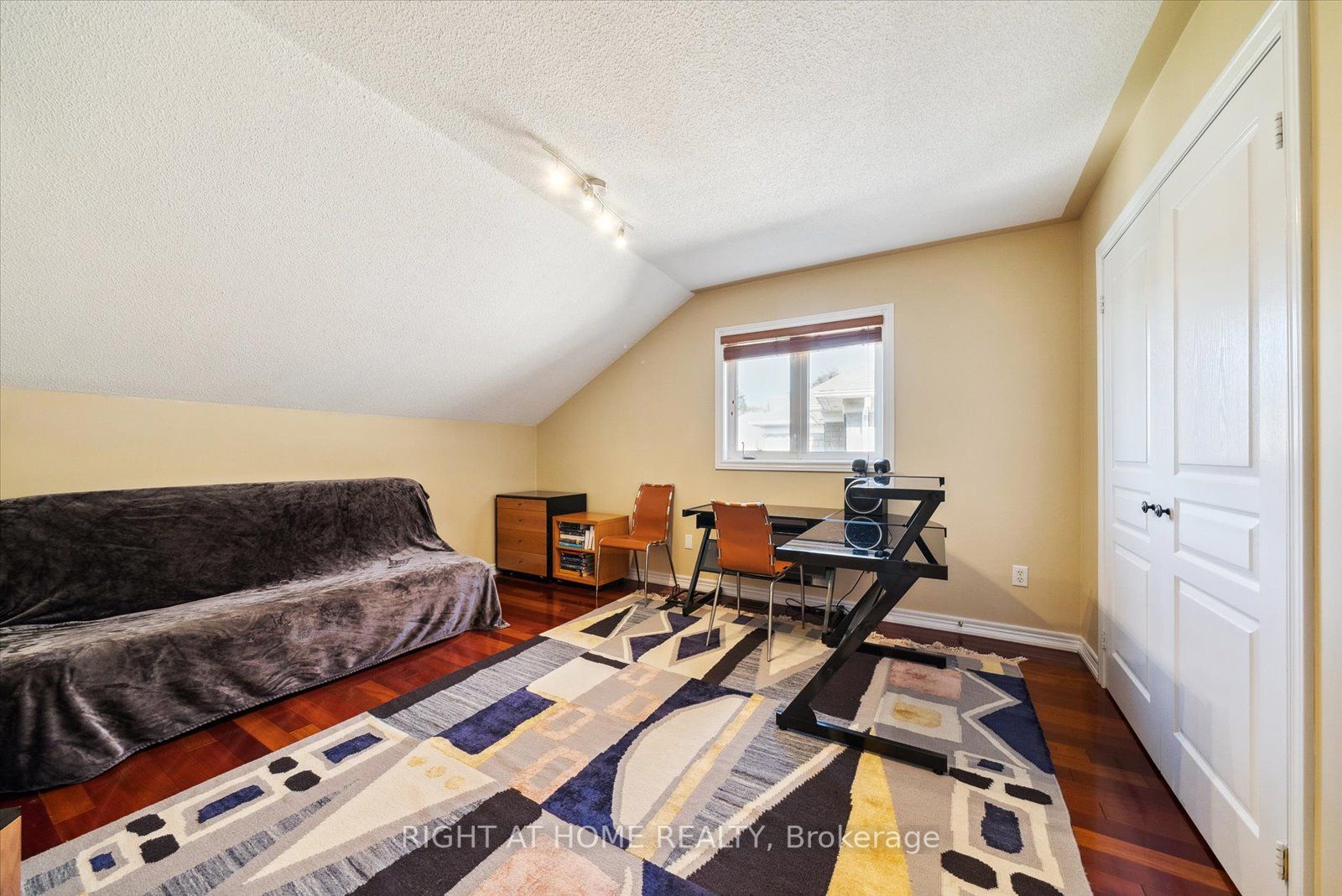 77 Auburndale Dr